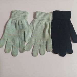 Set of 2 Women's Knit Gloves in Mint Green and Black
